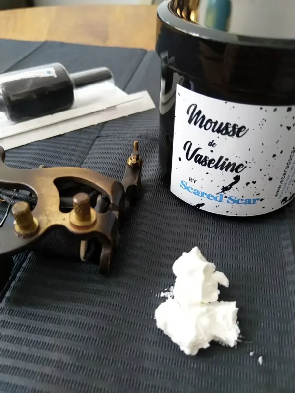 Mousse de Vaseline pour tattoo – Image 2